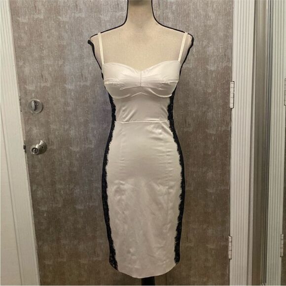 Guess Stylish satin White Dress with Black Lace Sides, US4 - Picture 1 of 9